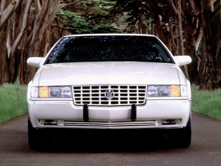  Cadillac Seville STS 1992 года  (фото 2 из 19)